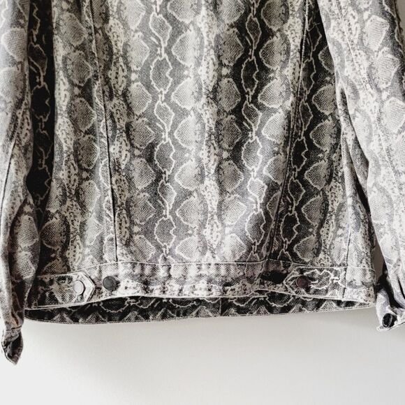 Blank NYC || Snake Along Denim Trucker Jacket Python Print C25 - Picture 9 of 13